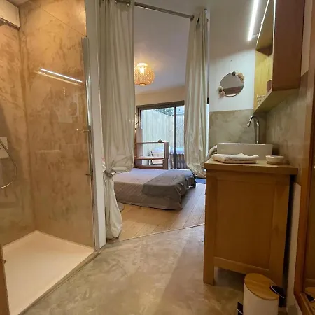 Villa Glass And Wood Designer With Garden In Centertown *