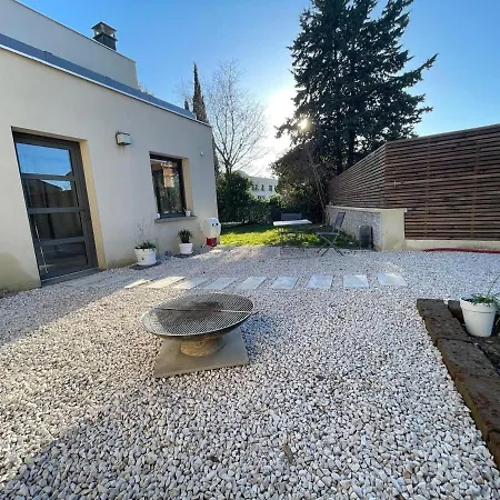 Glass And Wood Designer With Garden In Centertown *