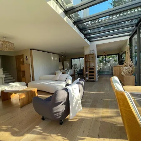 Glass And Wood Designer With Garden In Centertown Villa *