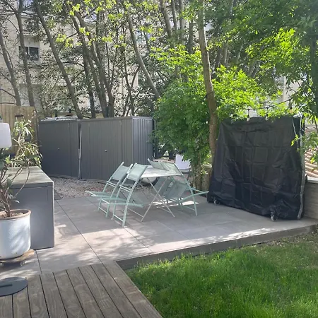 Glass And Wood Designer With Garden In Centertown *